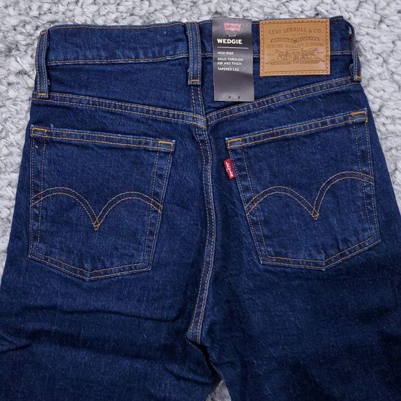 Levi's Wedgie Icon Fit Dark Wash Revolve High Rise Jeans Size 23 new with tags - Picture 5 of 12